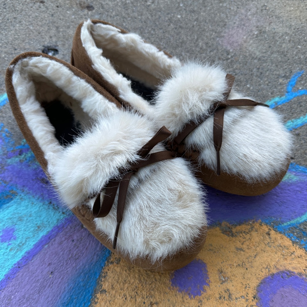 UGG Ansley Shaine Fur Moccasin in Chestnut